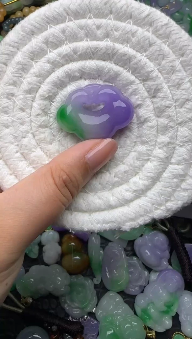 颈饰未镶嵌翡翠缅甸翡翠吊坠