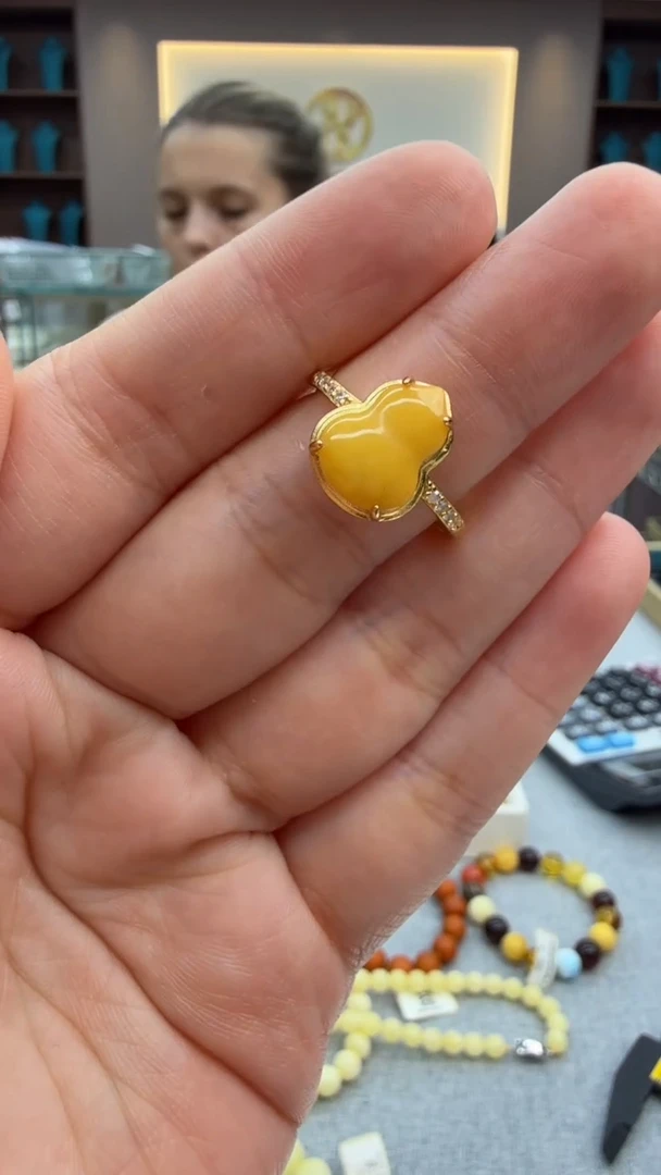 未镶嵌琥珀戒指110秒拍号 假一罚三