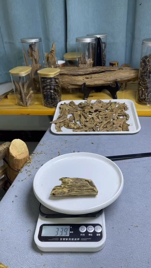 沉香沉香碎屑蓝宝石品种33