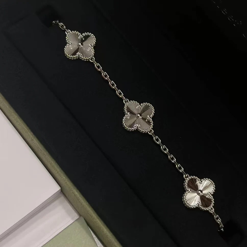 【素金特价】18K金镭射四叶草手链 RZ