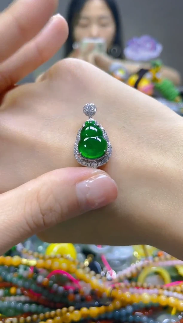 翡翠未镶嵌颈饰/M/翡翠A货，一件也是批发价