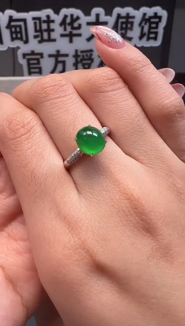 18K金镶嵌戒指翡翠缅甸珠宝严选