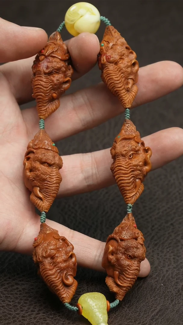 橄榄核吊坠象神手串