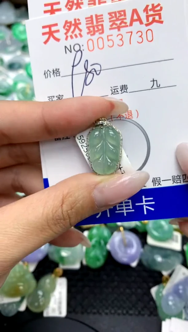 翡翠18K金镶嵌颈饰11111111111111