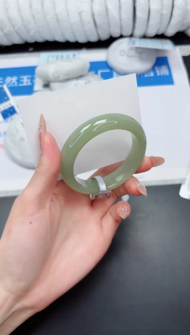 未镶嵌手镯石英质玉124-55.4DK