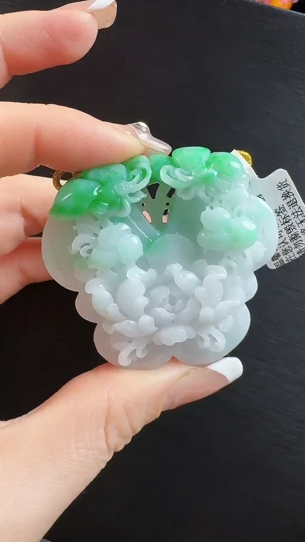 颈饰未镶嵌翡翠蝶恋花