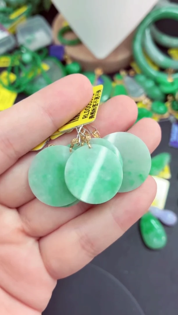 吊坠(不含链)18K金镶嵌翡翠多样性发货其中一件