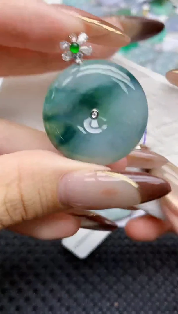 颈饰18K金镶嵌翡翠   天然翡翠A货  百元以上9米证书费自理