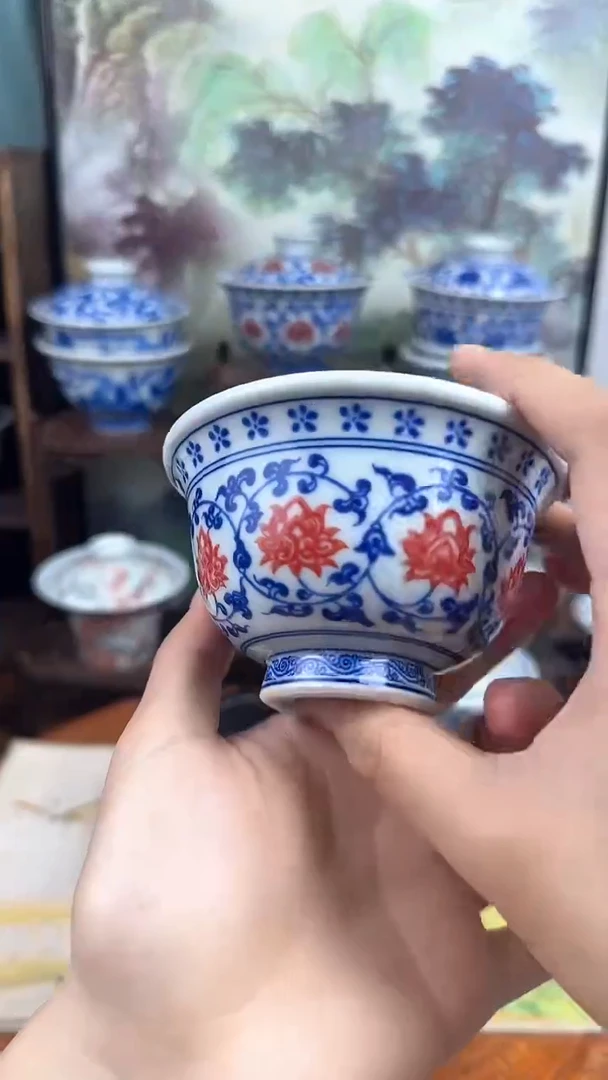 陶瓷青花釉里红缠枝莲压手杯