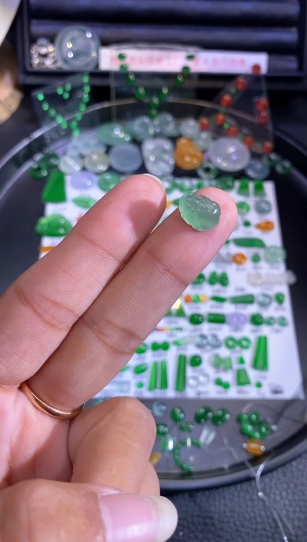 未镶嵌挂件翡翠貔貅