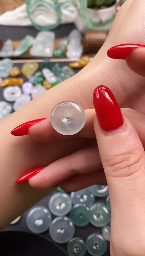 颈饰未镶嵌翡翠平安扣