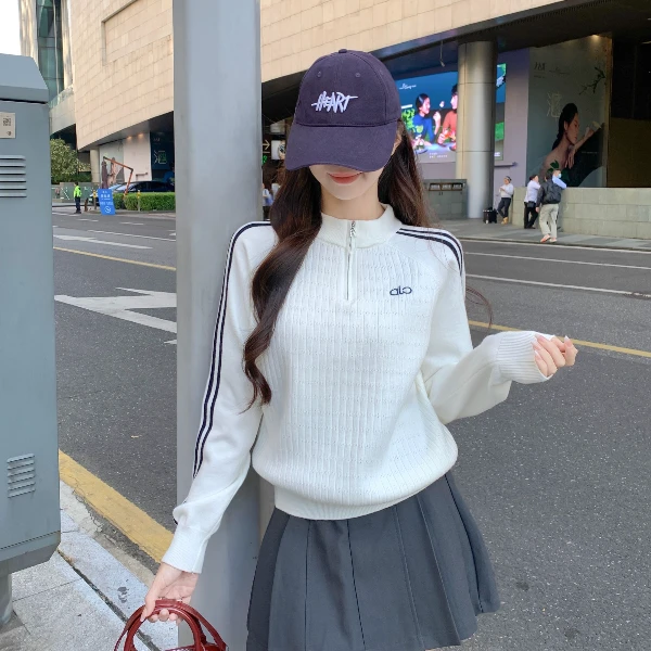 刺绣半高领拉链针织衫女秋冬新款加厚安迪绒漏洞设计条纹休闲毛衣