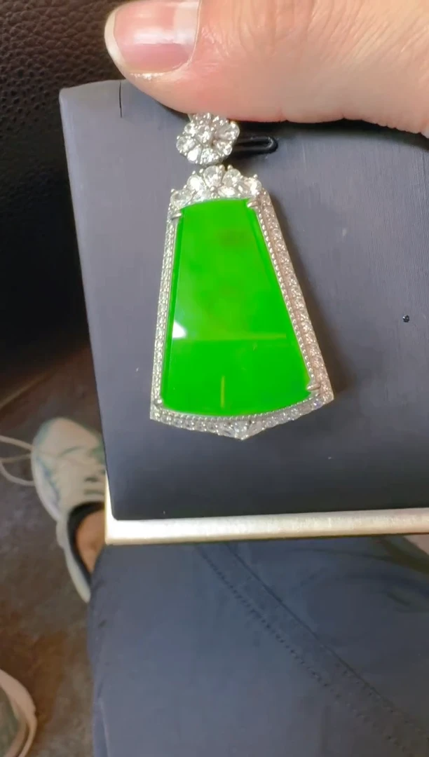 吊坠(赠链)银S925镶嵌翡翠天然A货翡翠