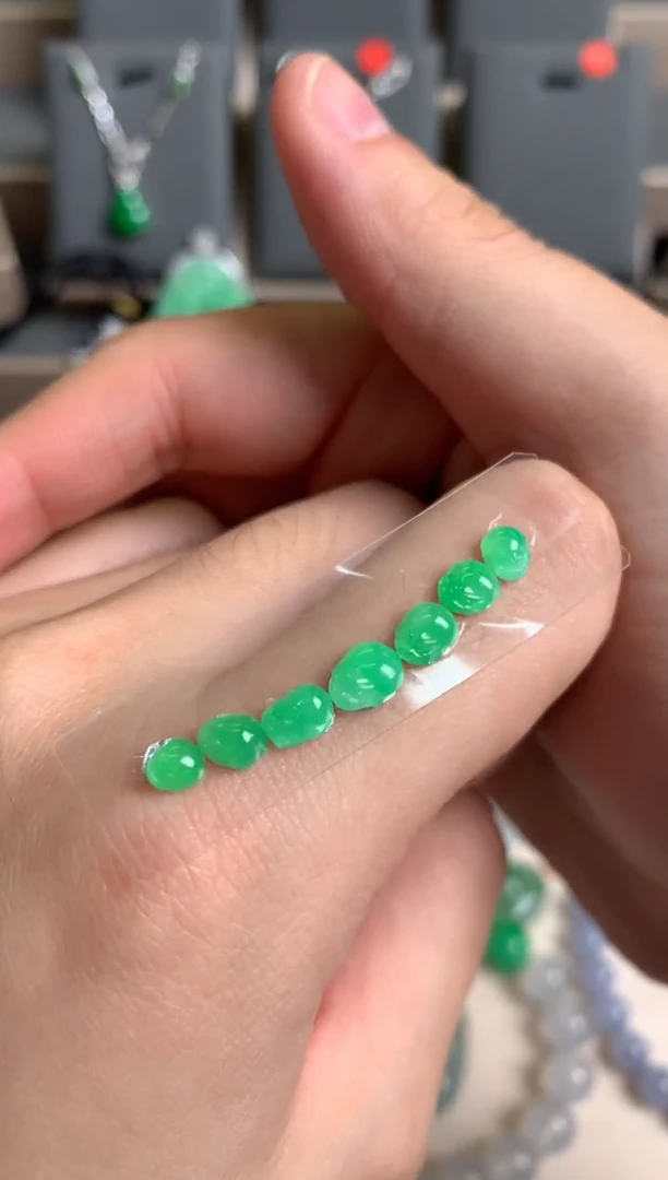 未镶嵌定制翡翠裸玉