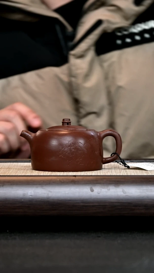 【闪购商品】紫砂茶壶208 井栏刻人物 底槽清
