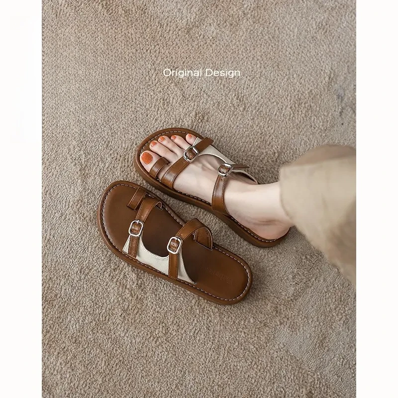 三福网红爆款一字带罗马鞋女款2025夏季新款平底复古皮带扣凉鞋潮