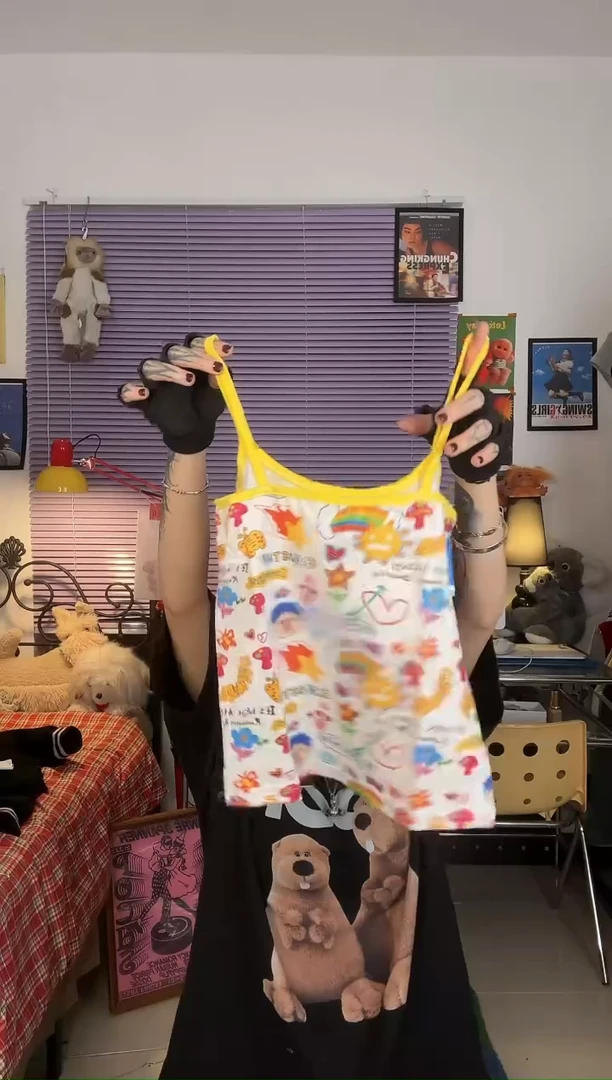 涂鸦小吊带黄色上衣