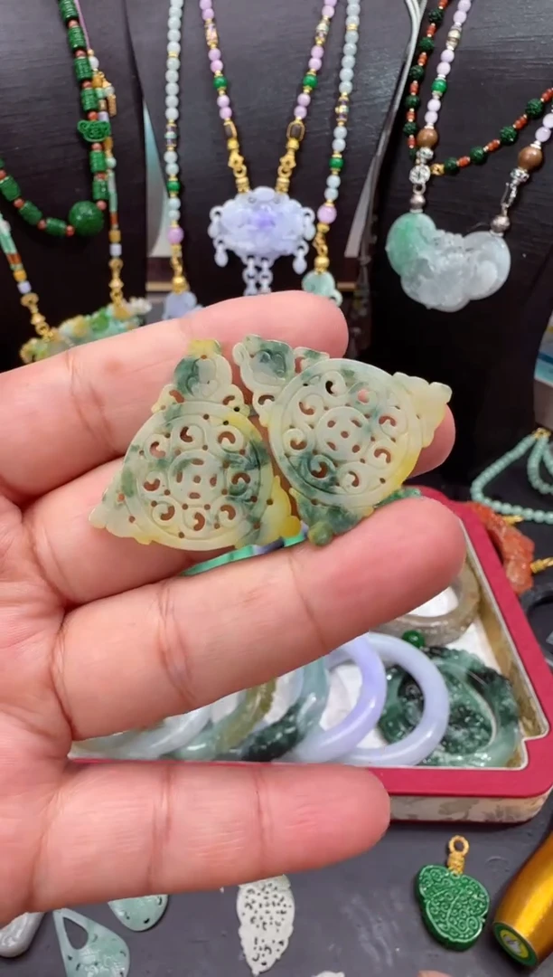 颈饰未镶嵌翡翠耳片