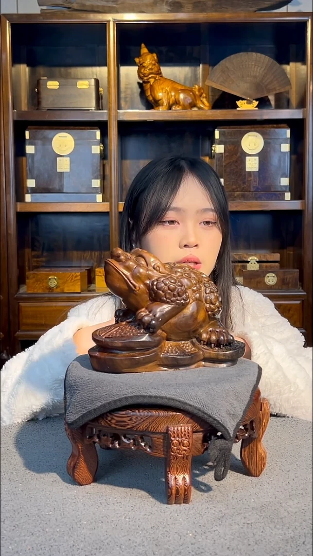 【闪购商品】金丝楠木雕三足金蟾