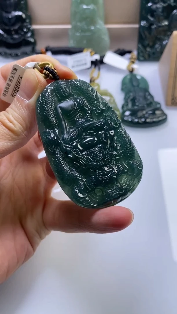 颈饰未镶嵌翡翠