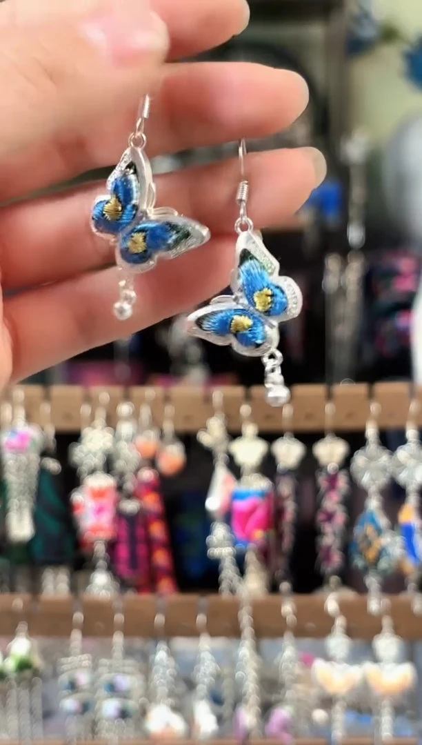 彩云南阁非遗老绣饰品557*