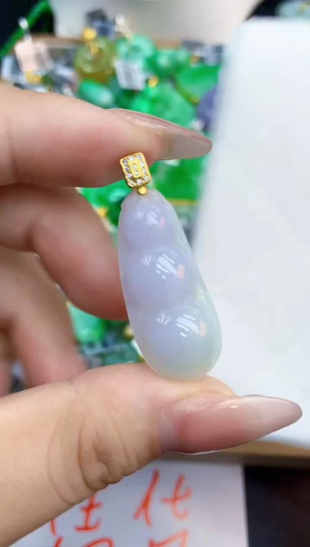 翡翠未镶嵌颈饰1