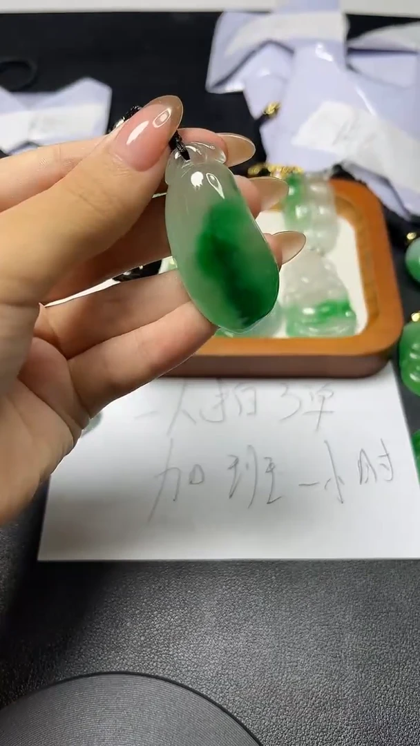 时尚女士精品吊坠