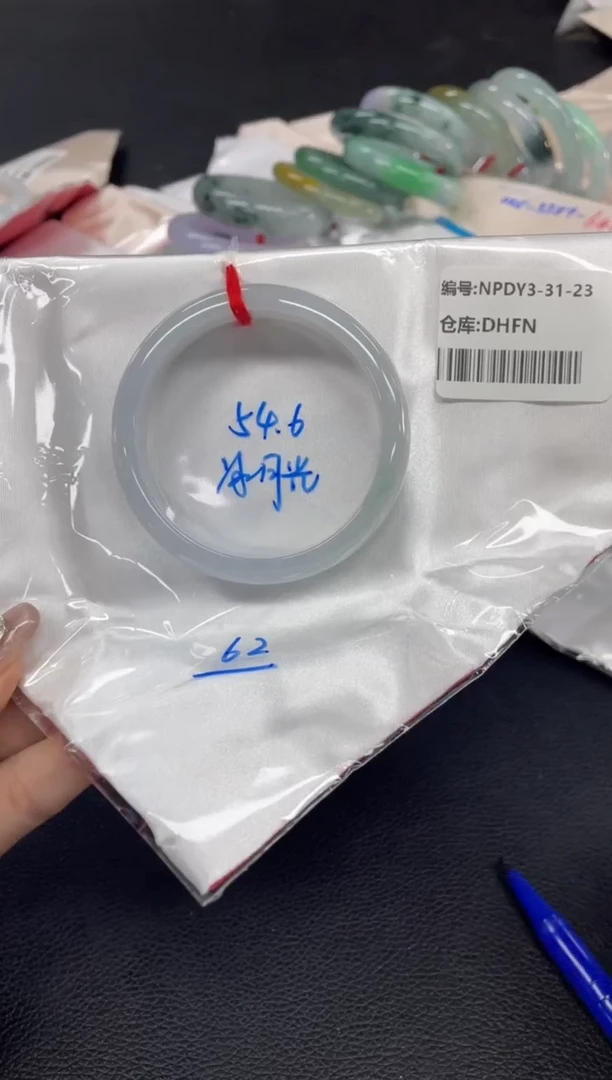未镶嵌手镯翡翠翡翠手镯