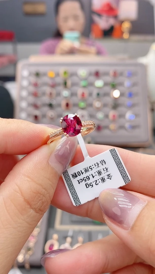 18K金镶嵌戒指碧玺1.65