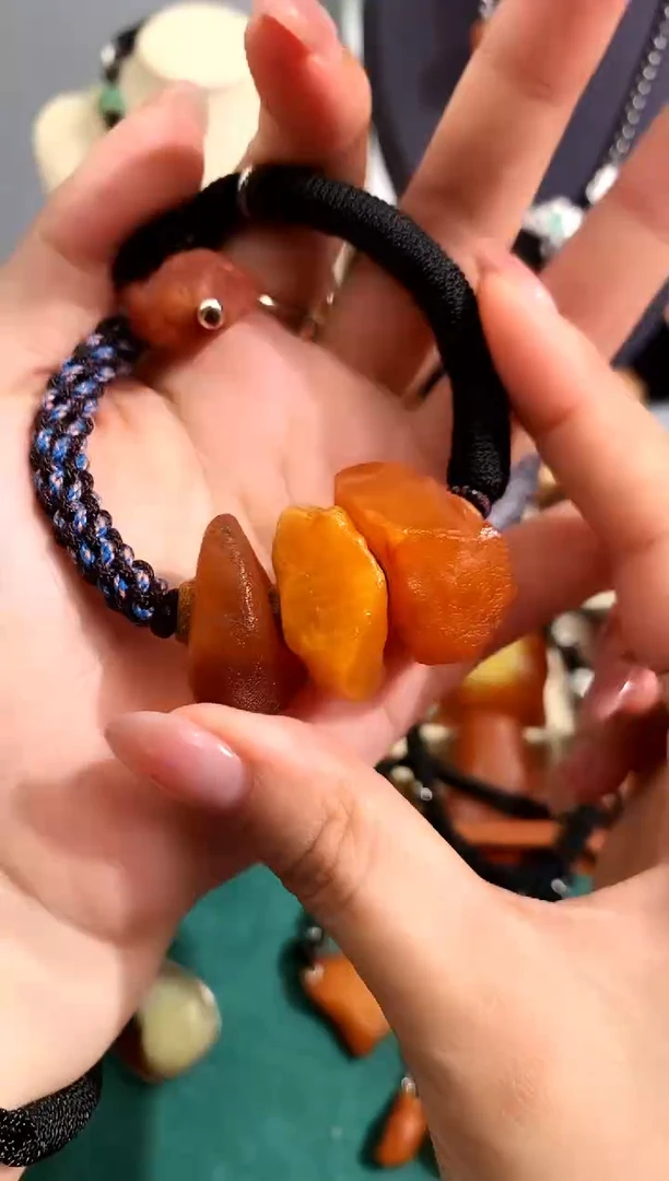 未镶嵌琥珀裸石似玉