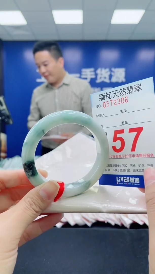 未镶嵌手镯翡翠天然翡翠手镯