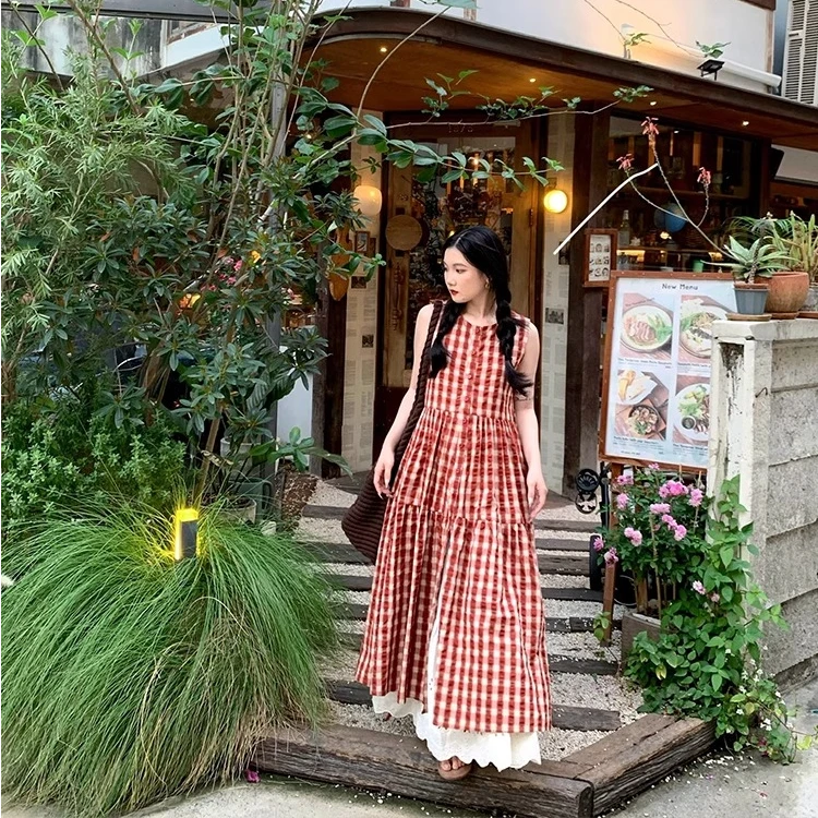 2025夏季新款小个子设计感红色格子连衣女宽松中长款红格子背心裙