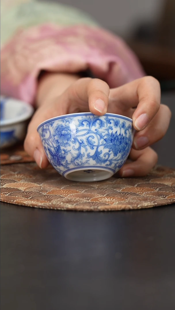 【闪购商品】杯看山柴窑青花西番