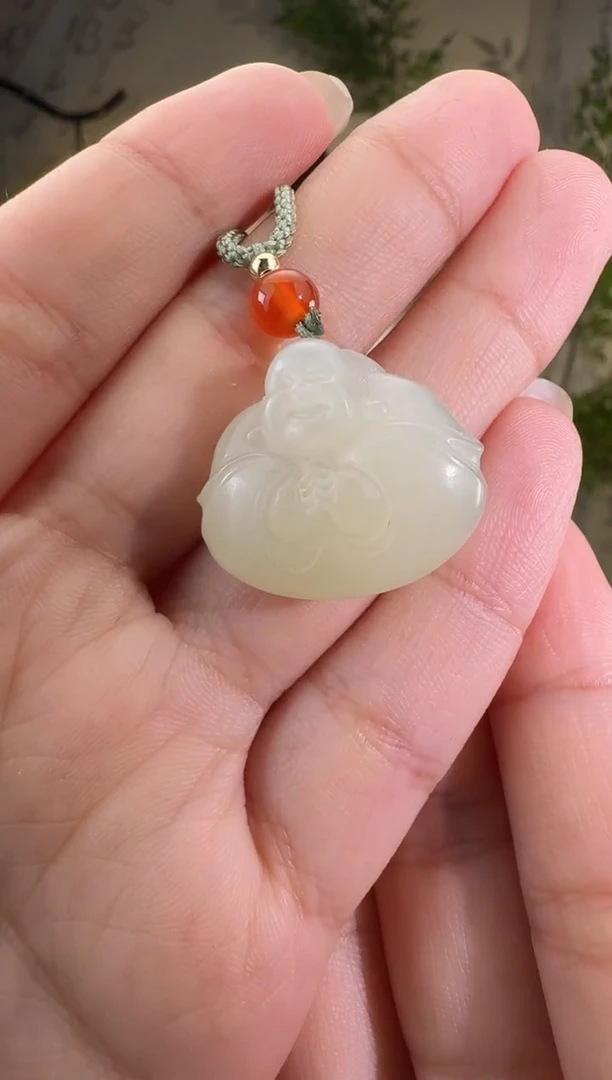 和田玉未镶嵌颈饰抱抱佛