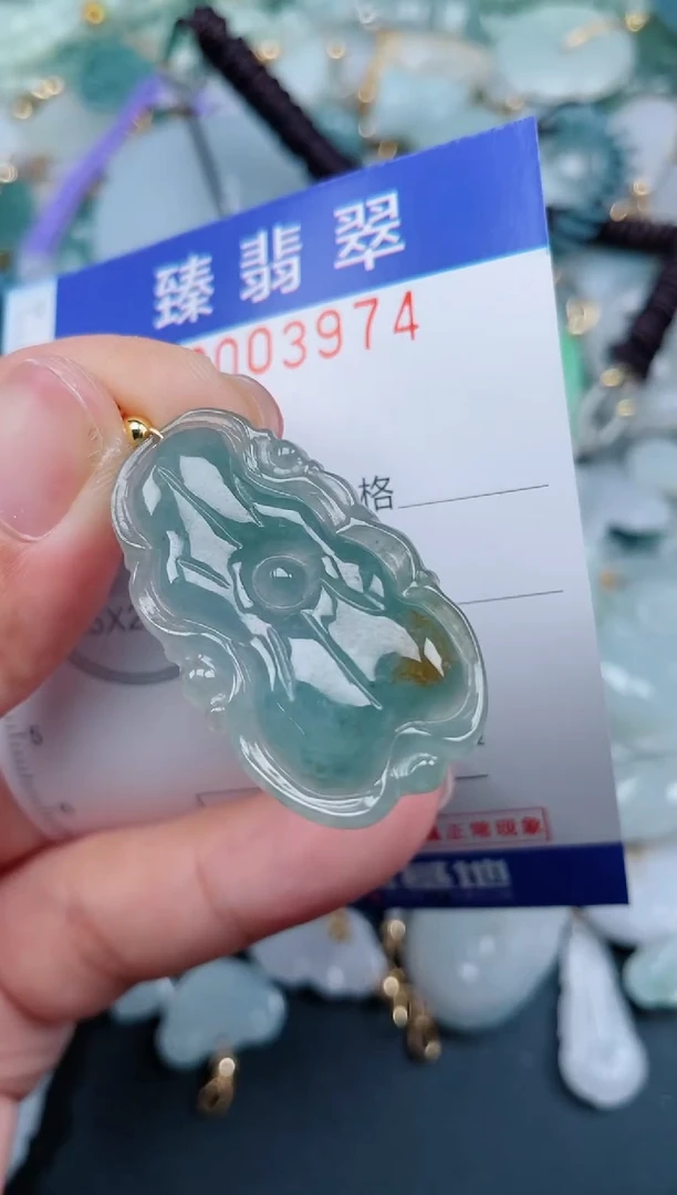 翡翠未镶嵌颈饰.0003974