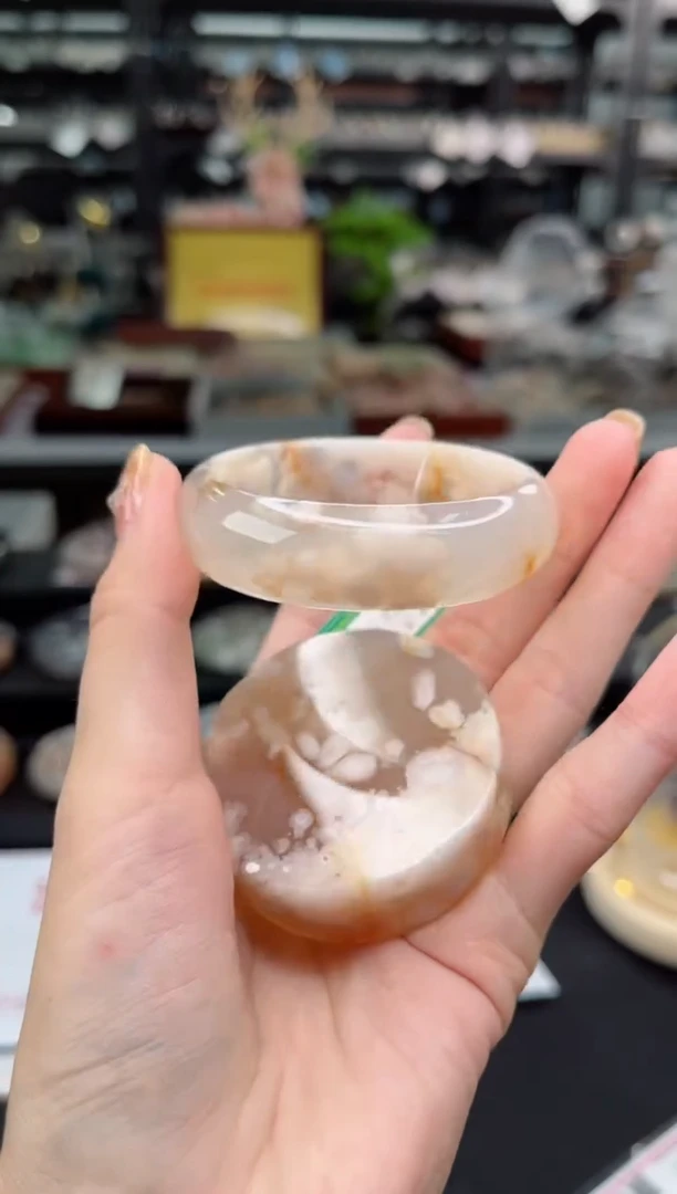 【闪购商品】石英质玉手镯未镶嵌52圈口（不退不换）1567007