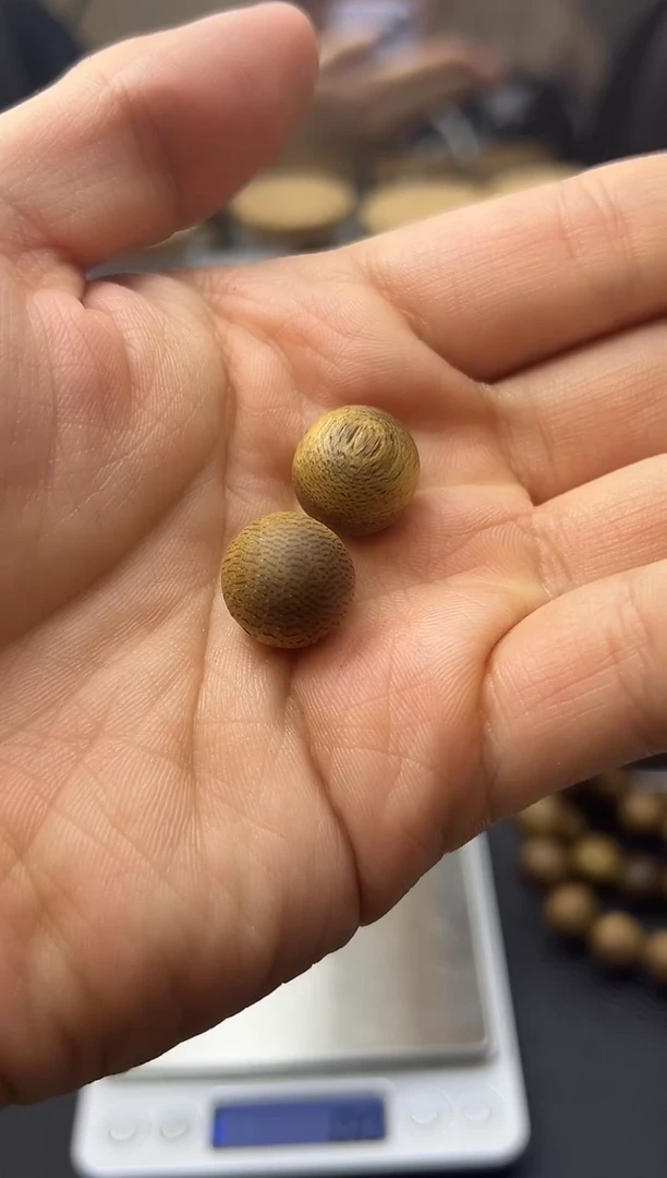 沉香手串胖****雄莺歌绿奇楠圆珠14mm单珠两颗