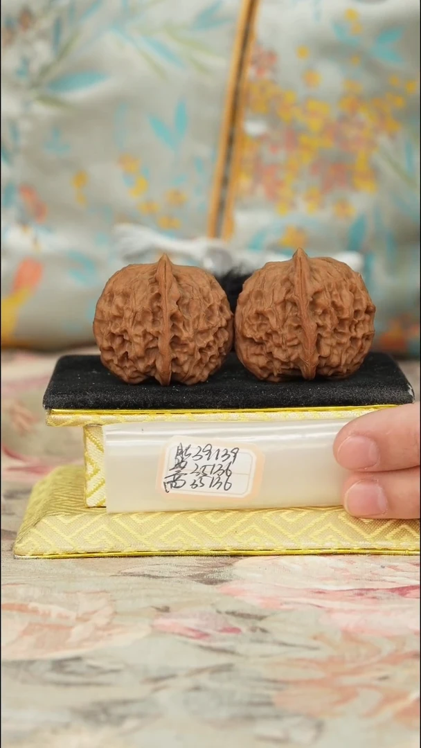 【闪购商品】文玩核桃把件非嫁接元宝