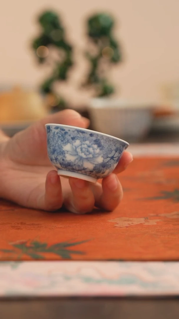 望玉青花万花小杯