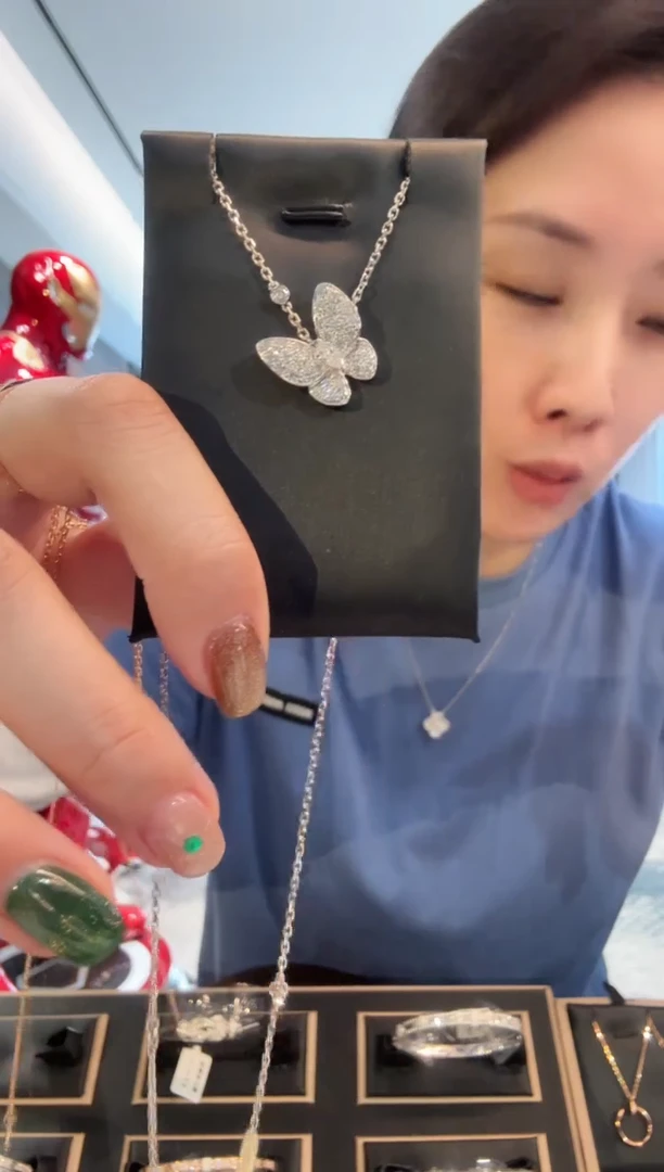 颈饰18K金镶嵌钻石蝴蝶项链