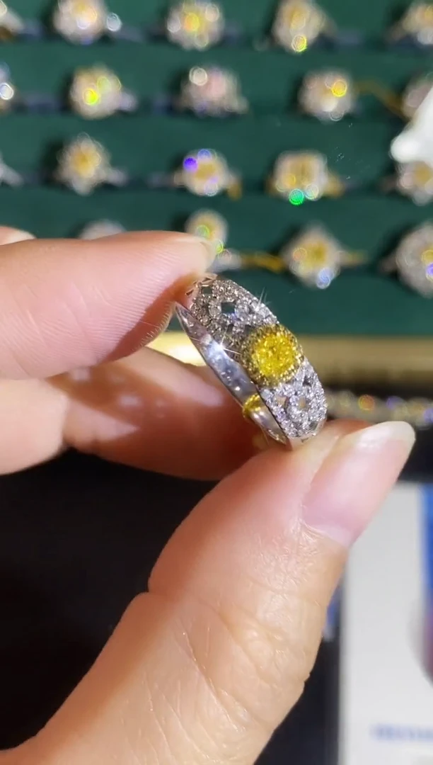 18K金镶嵌戒指钻石戒指