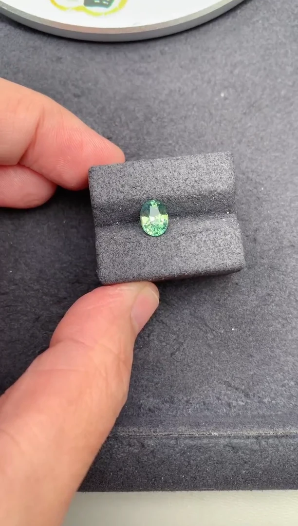 裸石彩色蓝宝石1.2ct 绿色蓝宝石BA