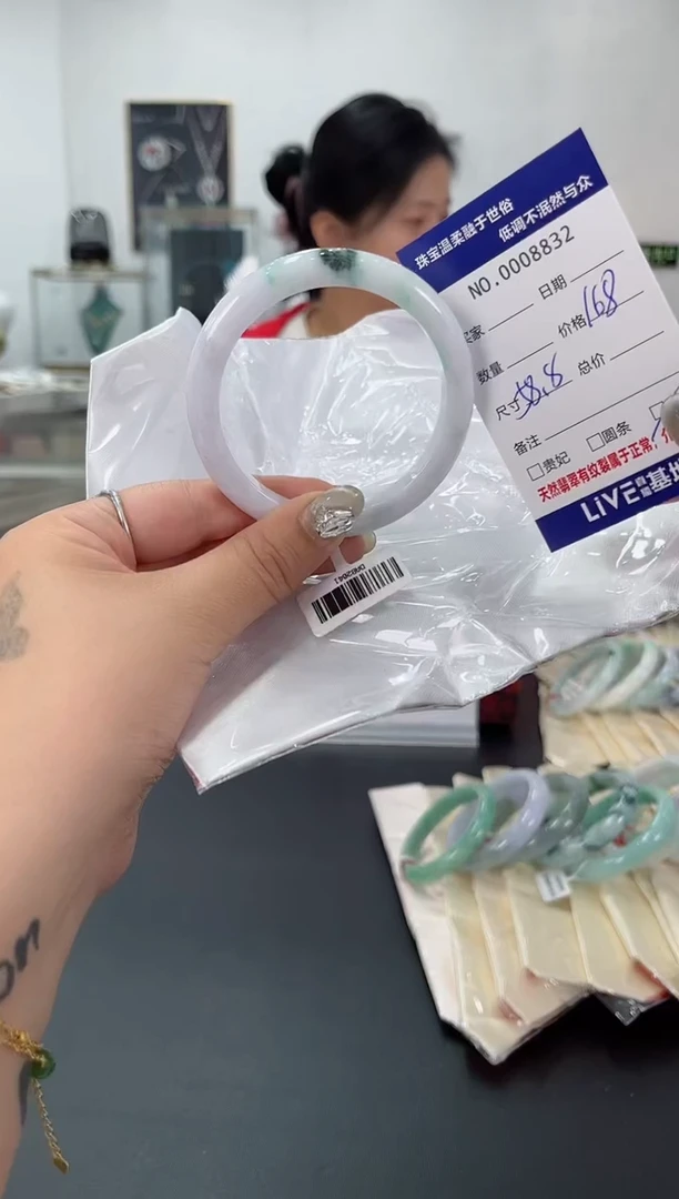 【闪购商品】翡翠手镯未镶嵌天然翡翠A货