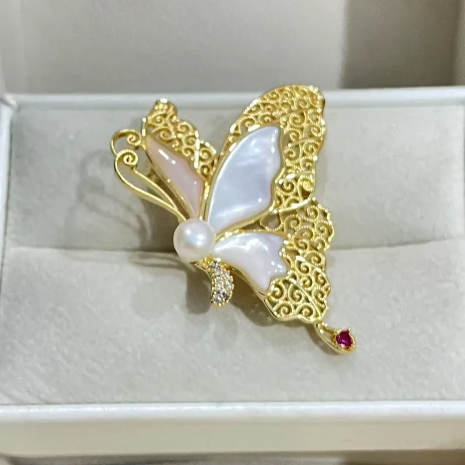 kasiya/卡思雅 铜合金胸针 轻奢百搭白贝珍珠蝴蝶女士胸针