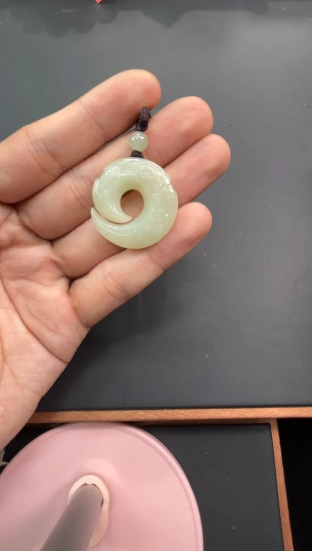 【闪购商品】和田玉吊坠(赠链)未镶嵌且末微色差近矿吊坠