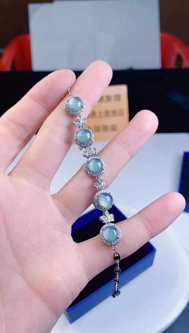 颈饰未镶嵌翡翠·