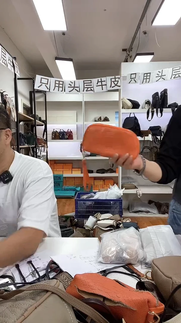 头层牛皮手机包橘色