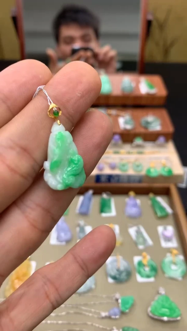 吊坠(不含链)18K金镶嵌翡翠白菜