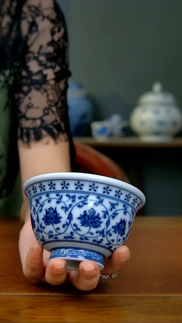 陶瓷缠枝莲压手杯（8朵花）（柴窑）