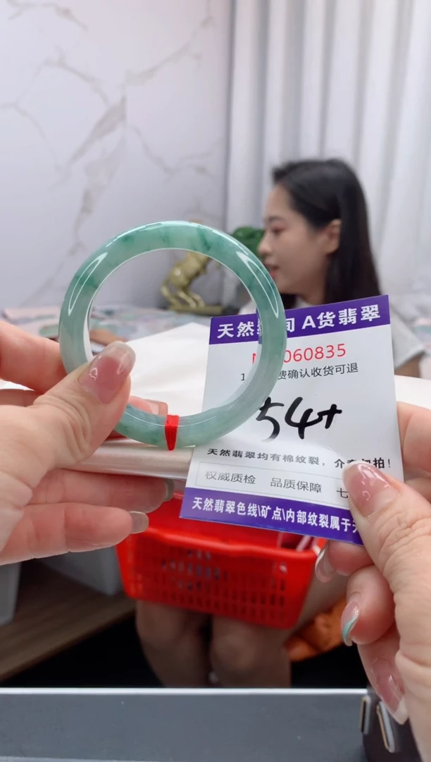 翡翠手镯未镶嵌有纹，完美者勿拍